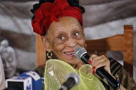 homenaje-a-omara-portuondo-en-el-centro-cultural-dulce-maria-loynaz
