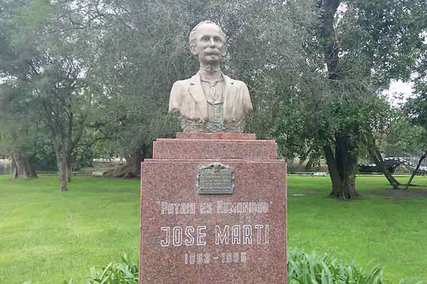 honores-a-jose-marti-en-argentina-a-123-anos-de-su-caida-en-combate-fotos
