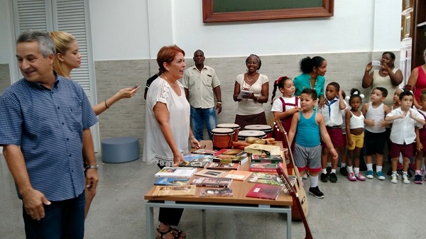 instituciones-del-sistema-de-la-cultura-realizan-donacion-a-escuela-primaria-rafael-maria-de-mendive