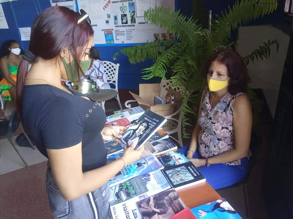 la-literatura-al-alcance-de-la-mano-en-la-inmunizacion-contra-la-covid-19