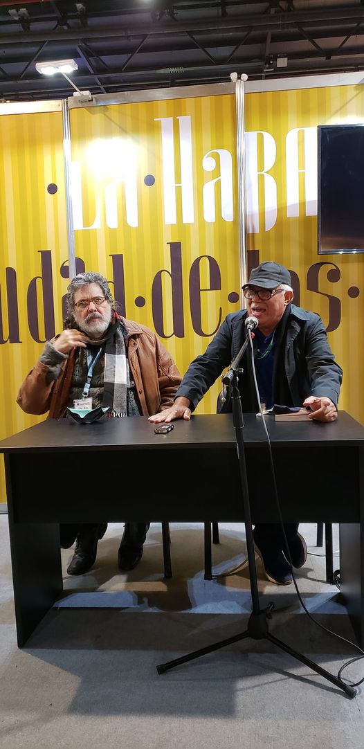 presentan-en-la-feria-de-buenos-aires-el-libro-el-vuelo-del-gato-de-abel-prieto