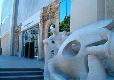 presentan-libro-sobre-la-obra-de-luis-gomez-armenteros