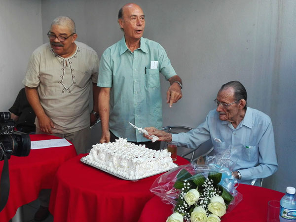 recibe-alfredo-diez-nieto-homenaje-de-la-uneac-en-su-centenario