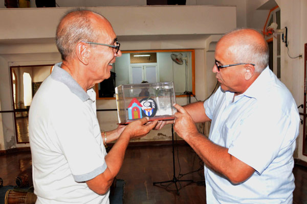 recibe-el-conjunto-folklorico-nacional-premio-del-barrio