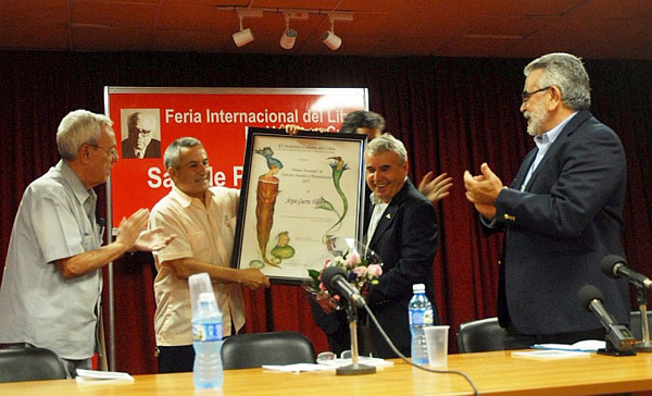 recibe-sergio-guerra-vilaboy-premio-nacional-de-ciencias-sociales-y-humanisticas-por-taisse-del-valle-valdes