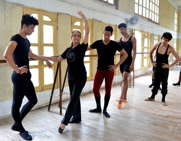 regresa-a-escenarios-lugarenos-ballet-de-camaguey