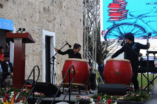 tambores-chinos-abren-en-cuba-27-feria-internacional-del-libro