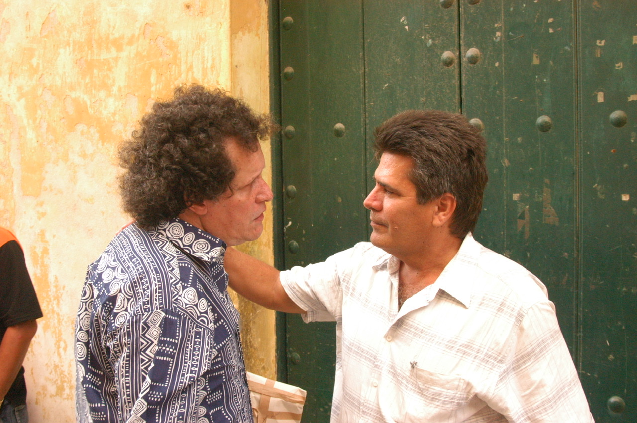 un-fuerte-abrazo-amigo